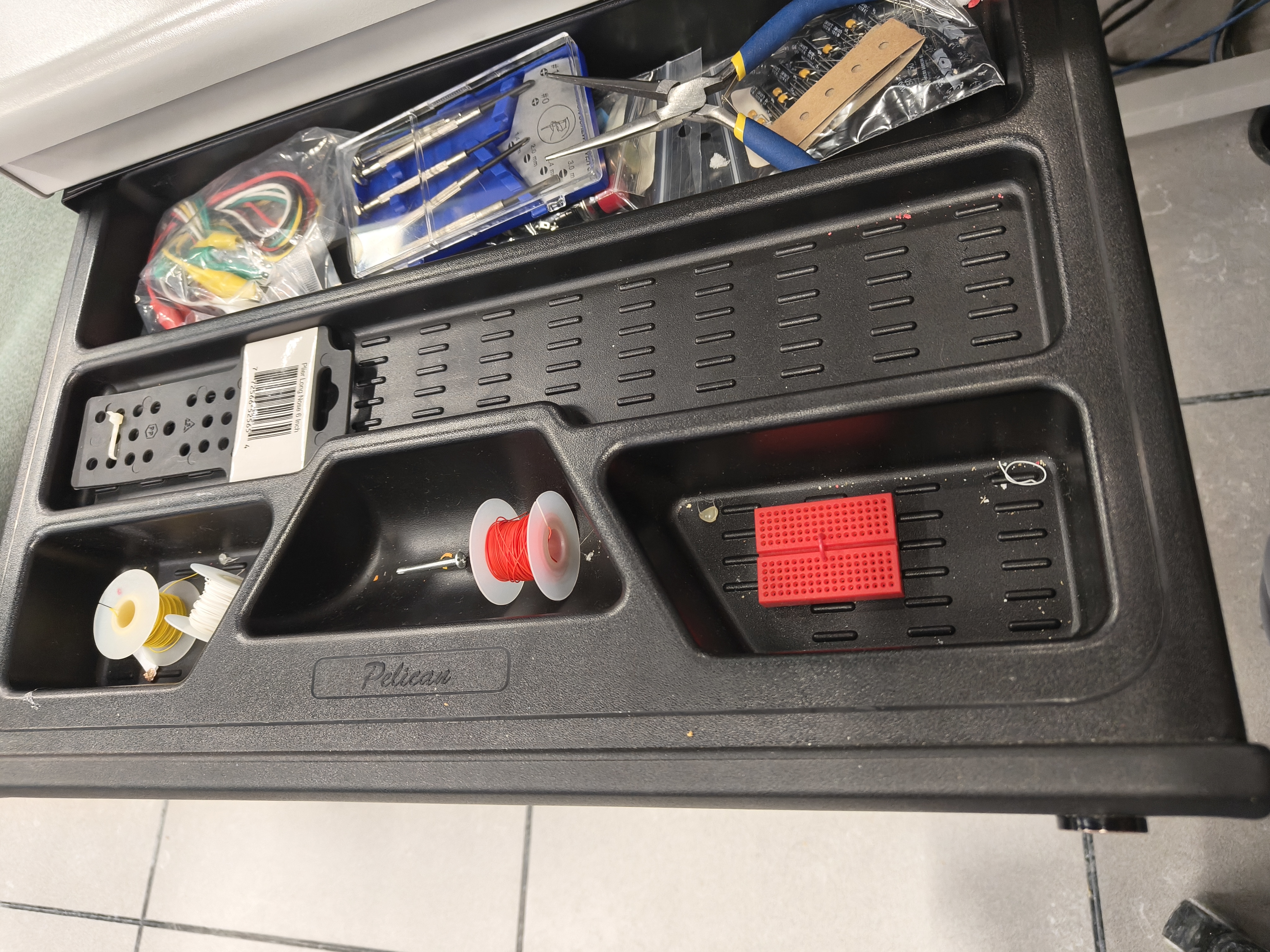 The sound of opening and closing the drawer