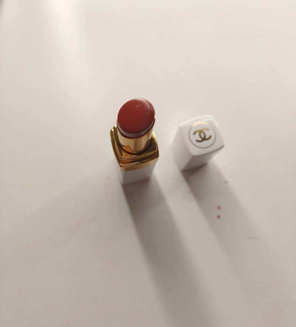 This is a high angle view photo of a lipstick